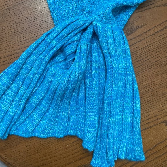 Knitted Mermaid Tail Blanket NWOT - Picture 2 of 4